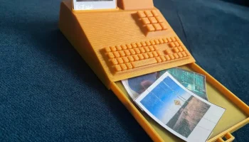 Подставка для фотографий кассового аппарата