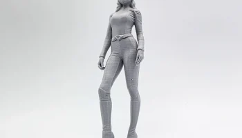 Фигурка женщины в униформе 6
