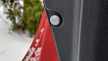 Крышка винта дверной панели Nissan