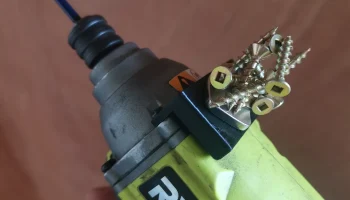 Магнитное крепление ударной отвертки Ryobi R18ID1......