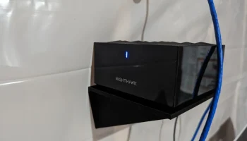 Лоток для крепления спутника Nighthawk Mesh Network