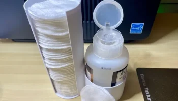 Ватные кружочки и лак для ногтей (изопропиловый спирт) До... 1