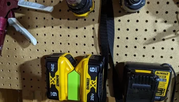 Крепление на крючок для двойной батареи DeWalt 20V Max X... 1