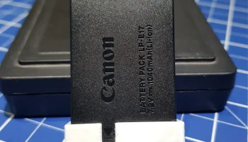 Крышка батарейного отсека Canon LP-E17 1