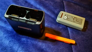 Защитный экран контактов зарядного устройства для двух а...