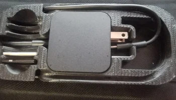 Вставка в чехол для переноски Steam Deck с держателем USB C