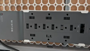 Держатель 12-портового удлинителя Belkin для Underware