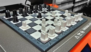Шахматы с типографикой CheckMate 1