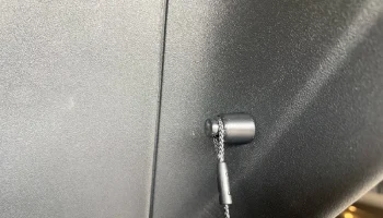 Замена адаптера крепления ремня автомобиля Volkswagen ID.... Замена адаптера крепления ремня автомобиля Volkswagen ID....