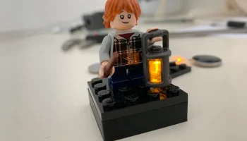 Аккумуляторная база LEGO 4x4 с переключателем (светодиод) 1