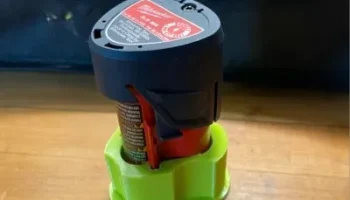 Крышка или крышка аккумулятора Milwaukee M12