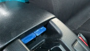 Замена зажима центральной консоли Nissan Navara D22 1