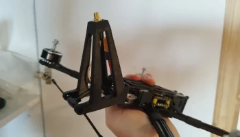 Держатель хвостовой антенны для FPV-дрона......