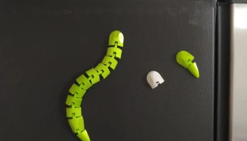 Fidget Snek - версия с магнитом на холодильник......
