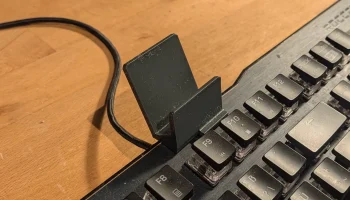 ROCCAT Vulcan 121 AIMO Крепление для телефона......
