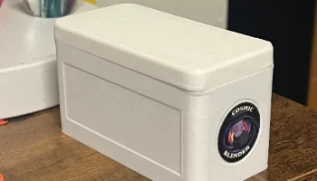 Маленькая коробочка с отверстиями для магнитов......