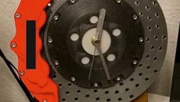 Bremsscheiben Uhr, Часы с тормозным диском