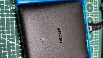 Тонкое зарядное устройство Anker PowerPort Atom III с маг... 2