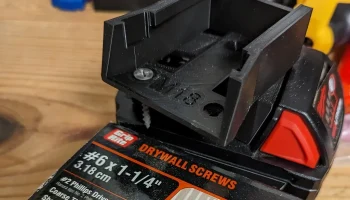 Зажим для крепления аккумулятора Milwaukee M18 5