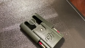 Небольшой футляр для карты памяти Micro SD с логотипом DJ...