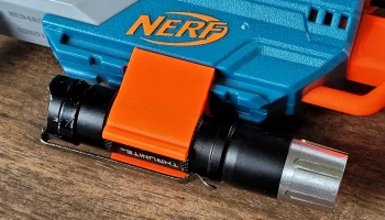 Адаптер для фонаря Nerf Flashlight Mount Адаптер для фонаря Nerf Flashlight Mount