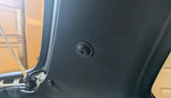 Porsche 944 Болт задней панели салона 1
