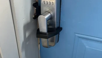 Подпорка для внешней дверной защелки