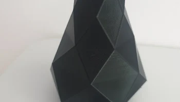 Низкополигональная ваза