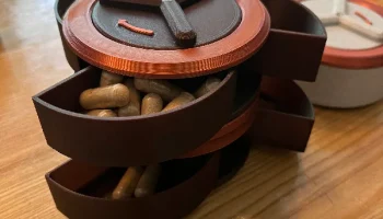 Контейнер для таблеток или аналогичный...