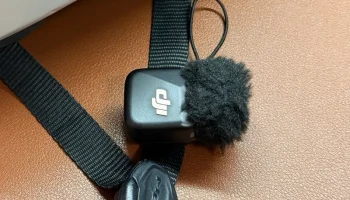Магнитное крепление DJI Mic Mini на ремне шлема...