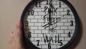 Часы Pink Floyd "Стена" 1