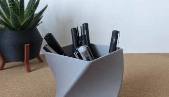 Витой настольный держатель для ручек 1