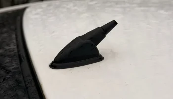 Mazda2 DE Антенный стопор