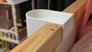 Прижимной подстаканник для кровати IKEA Kura Прижимной подстаканник для кровати IKEA Kura