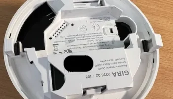 Датчик дыма Gira DualQ Открывалка