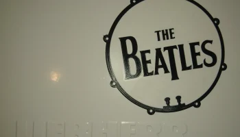 Магнит на холодильник с барабаном The Beatles...... 4
