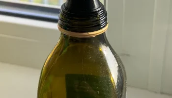 Носик бутылки с маслом