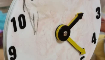 Часы настенные игрушечные 1