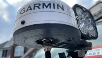 Крепление внешней GPS-антенны Garmin для освещения канавы...