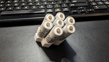 Ваза Mode 7 ячеек AA - угловой держатель 1