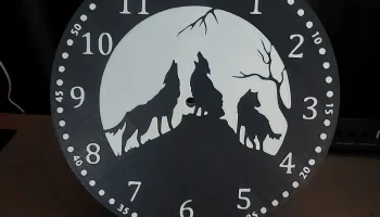 3 волка, воющие на лунные часы 1