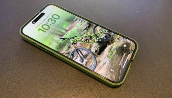 Минималистичный чехол для iPhone 15 Pro Max 1