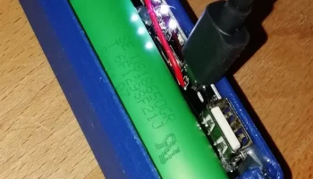 Компактный аккумулятор USB Powerbank на 2 А для 18650 со... 1