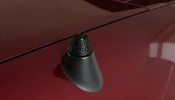 Mazda MX-5 ND Крышка для удаления антенны...