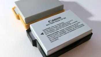 Крышка батарейного отсека камеры Canon