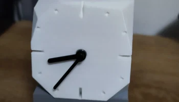 Настольные скалистые часы 1