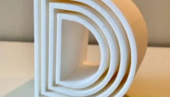 Начальная буква "D" декоративного блока Начальная буква "D" декоративного блока