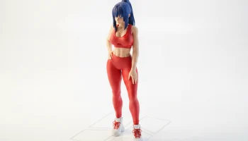 Спортивная фигура девушки в спортзале. Женская статуя дл... Спортивная фигура девушки в спортзале. Женская статуя дл...