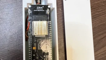 ESP32 с корпусом держателя батареи 18650
