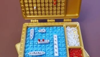 Игра "Морской бой" с футляром для хранения: английский и... 5